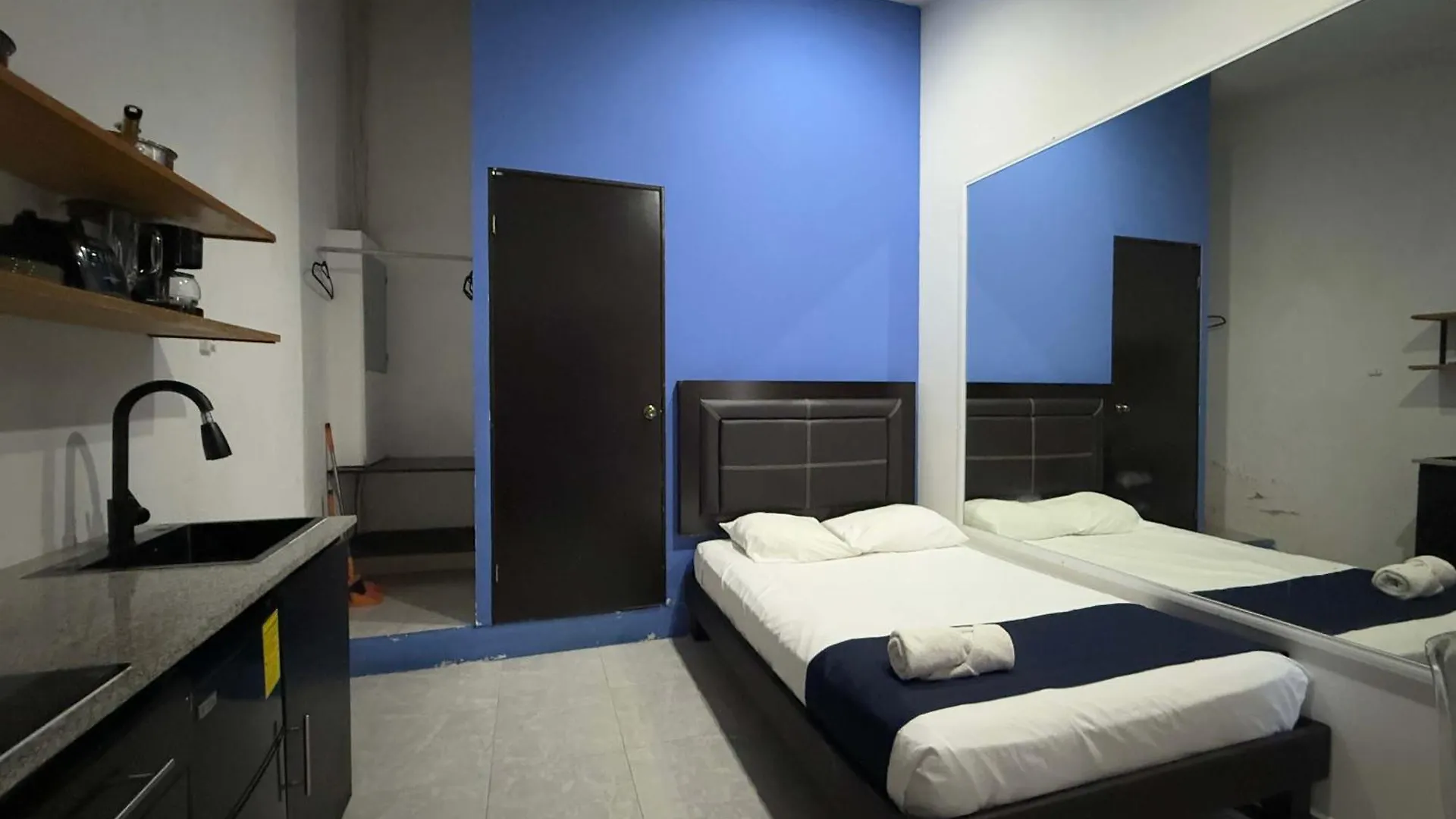 アパート Loft Omega Para 2 Personas Con Piscina Y Billar メリダ