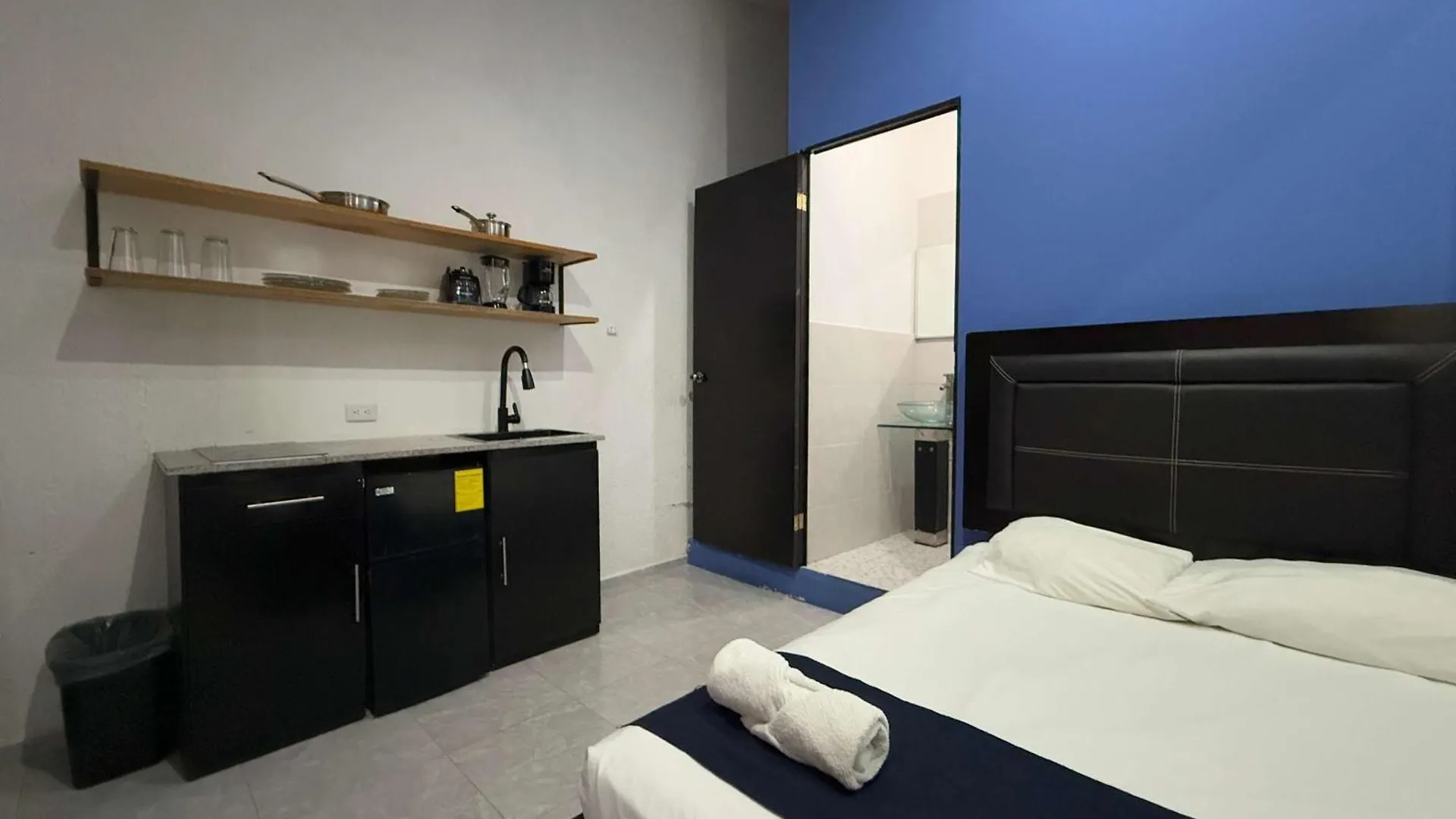 Loft Omega Para 2 Personas Con Piscina Y Billar メリダ 0*,  メキシコ