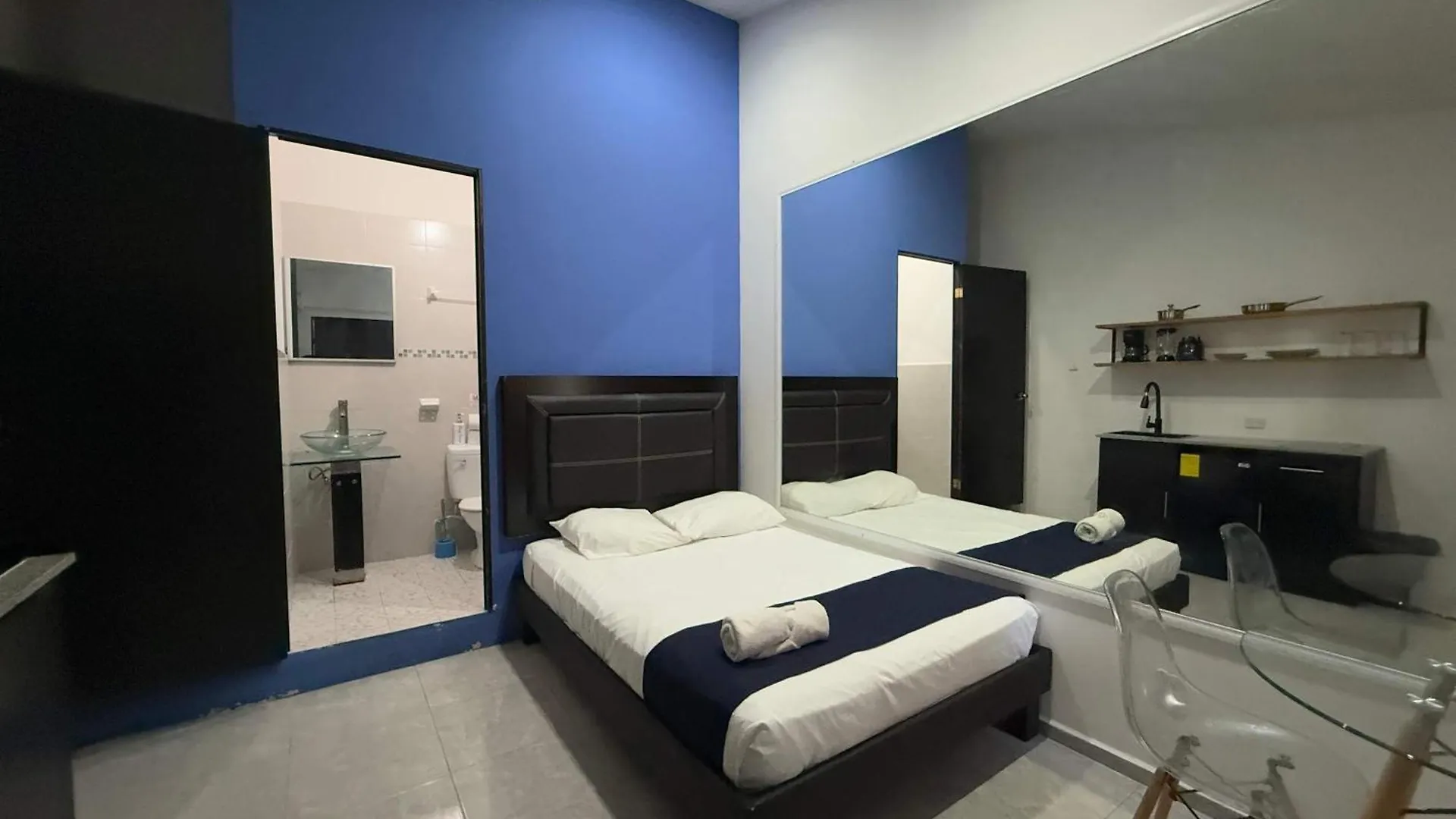 Loft Omega Para 2 Personas Con Piscina Y Billar メリダ アパート